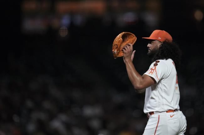 Giants pitcher Sean Manaea gestures to the crowd as he is pulled during the sixth inning against the Cleveland Guardians on Tuesday, Sept. 12, 2023, in San Francisco. (Godofredo A. Vásquez / ASSOCIATED PRESS)