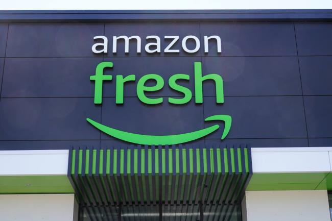 FILE - An Amazon Fresh grocery store in Warrington, Pa., April 28, 2022. Amazon has begun offering its Fresh grocery delivery service to customers who aren’t Prime members. The initial rollout will o<em></em>nly be available in a dozen cities, including Boston, Phoenix, Dallas and San Francisco, the company told customers Wednesday, Aug. 2, 2023, in an emailed announcement. (AP Photo/Matt Rourke, File)