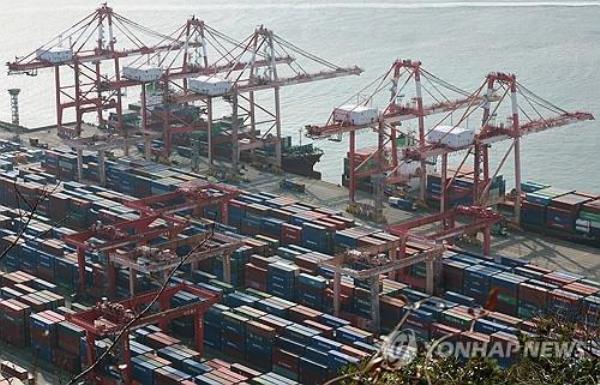 This file photo taken Jan. 1, 2024, shows a port in South Korea's largest port city of Busan. (Yonhap)