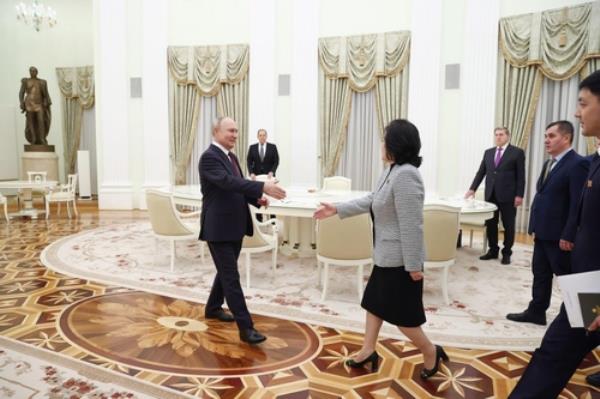 Russian President Vladimir Putin (L) meets with North Korean Foreign Minister Choe Son-hui (R) at the Kremlin on Jan. 16, 2024, in this photo provided by his office. (PHOTO NOT FOR SALE) (Yonhap)