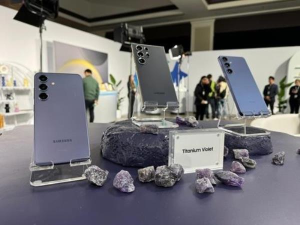 Samsung Electro<em></em>nics Co.'s new Galaxy S24 series smartpho<em></em>nes are displayed during the Unpacked event at SAP Center in San Jose, California, on Jan. 17, 2024. (Yonhap)